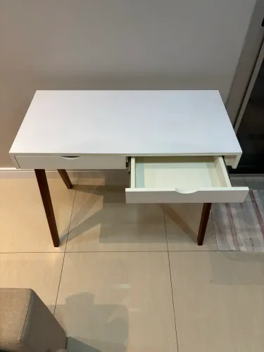 Escrivaninha 2 gavetas
