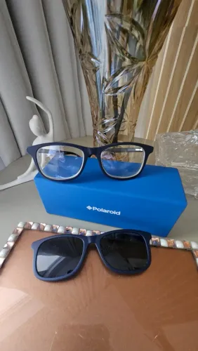 Armação infantil Polaroid com clip-on solar