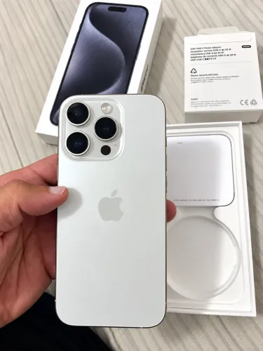 iPhone 15 Pro 256 GB | Caixa + Cabo