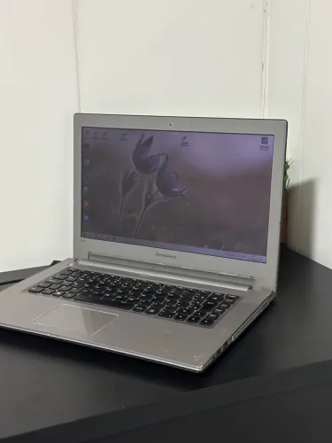 Notebook Lenovo IdeaPad Z400 - Intel Core i5 | 8GB RAM | 500GB HD - R$ 400