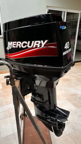 Motor de poupa Mercury 40