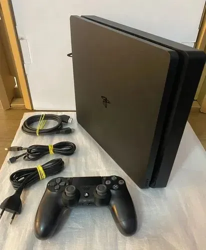 Vendo PlayStation 4 slim
