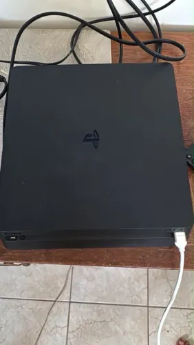 Play station 4 - 1 terabyte + 16 jogos