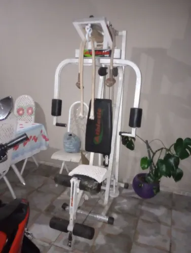 Aparelho de musculação multifuncional 