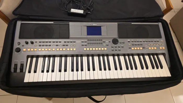 Vende-se Teclado profissional Yamaha PSR-S670