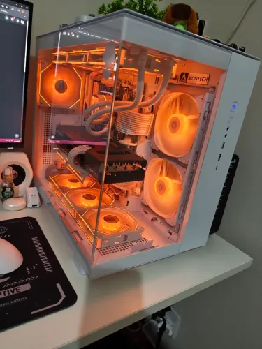 Pc Ryzen 7 9800x3d RX 7700 XT 12 gb