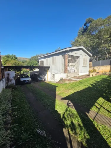 Casa mista com 02 dormitórios e terreno de 729,00 m2 - Bairro Teresópolis
