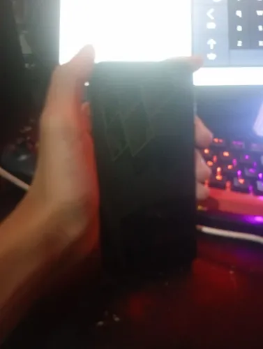 iPhone 12 pro, traseira quebrada somente e um trincado na tela