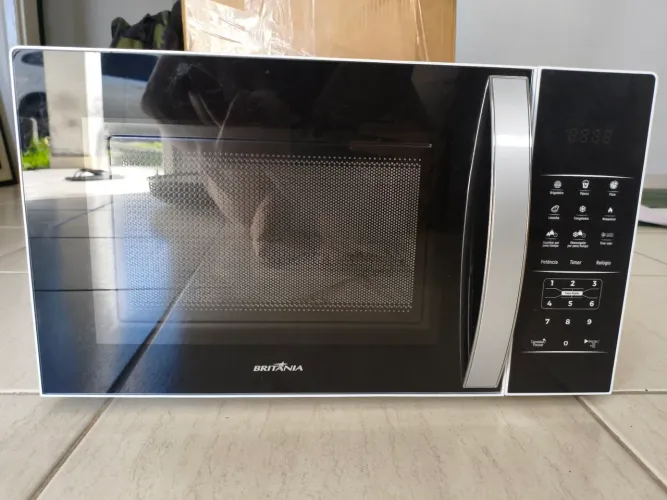 Microondas Britânia 25 L