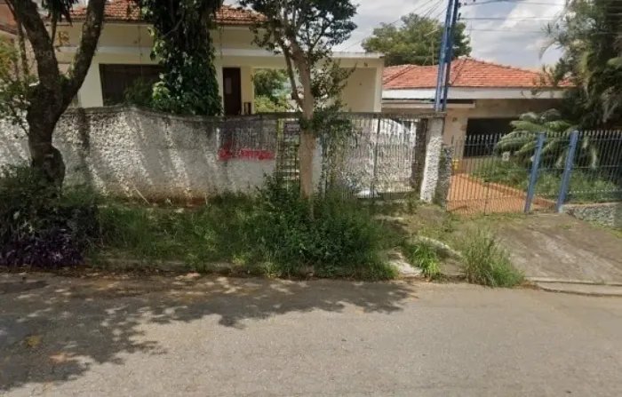 Terreno à venda com casa antiga no Bairro Paraíso, em Santo André, com 500m²