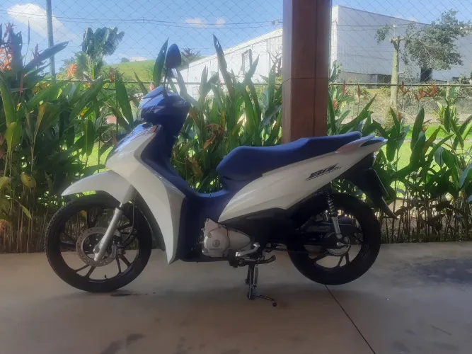 Honda Biz 125 ex cor azul e branca, único dono pouca rodada.