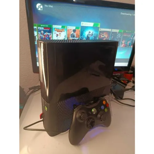 Xbox 360 super slim com varios jogos na memória 