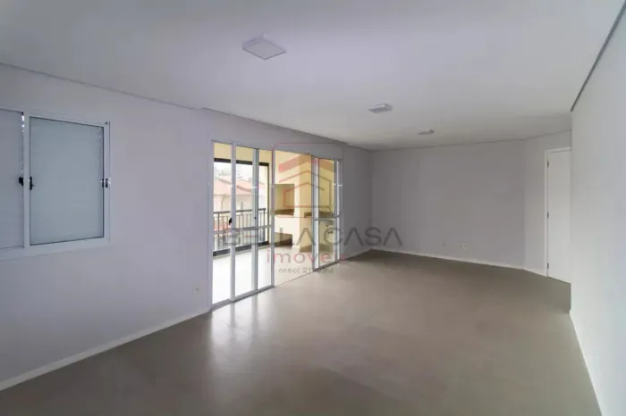 Este espaçoso apartamento de 128 metros quadrados oferece conforto, e comodidade para você