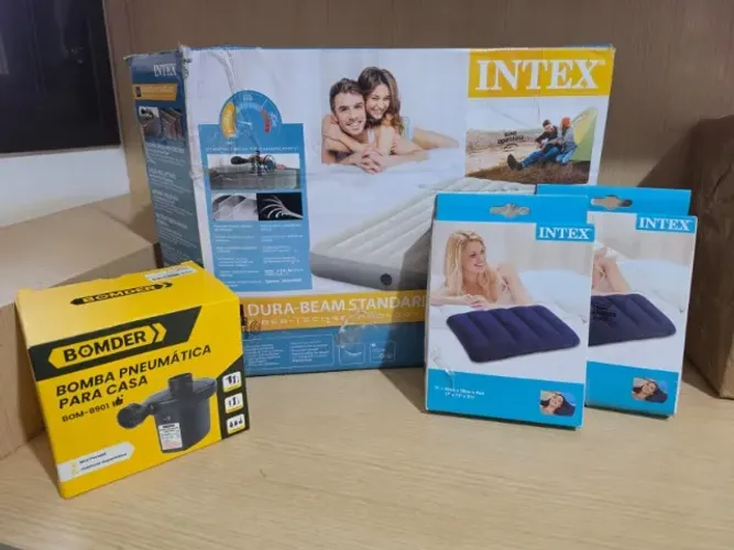 Colchão de ar Intex tamanho queen c/ bomba pneumática, dois travesseiros de ar NUNCA USADO