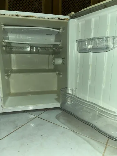 Frigobar Consul (127 V) - Refrigerador Compacto 80 