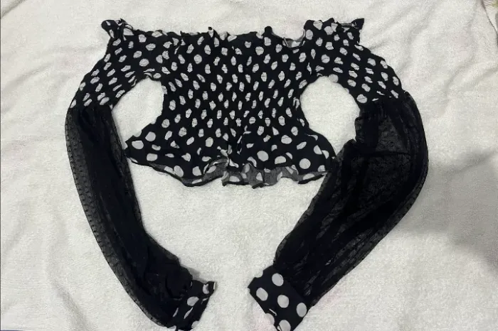 Cropped com Manga Preto