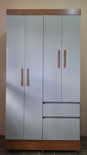 Guarda roupas 4 portas com gavetas