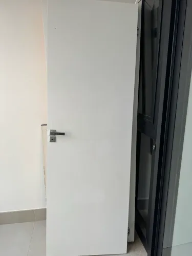 Vendo porta com portal e fechadura 