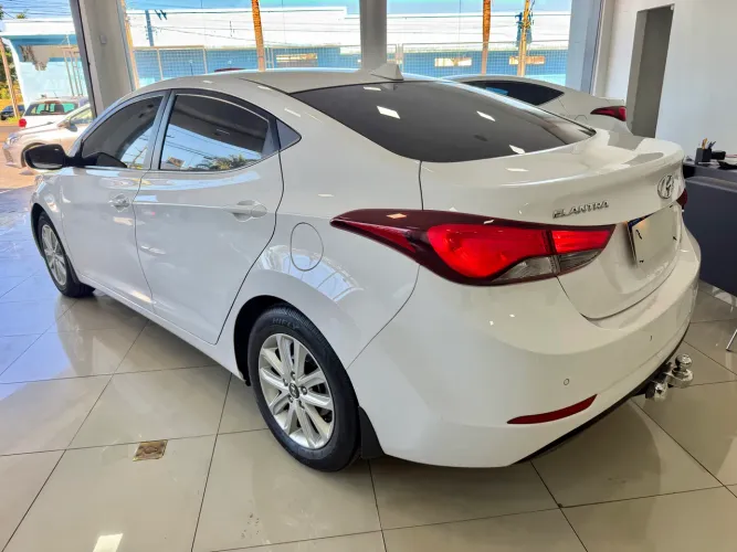 Hyundai Elantra GLS 2.0 16V Flex Aut. 2015