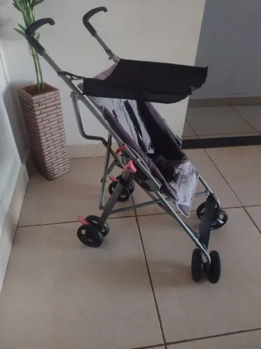 Carrinho de bebê passeio
