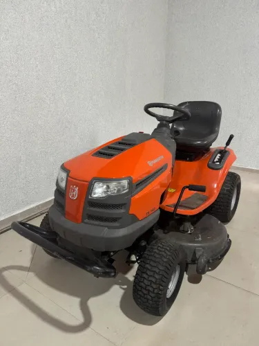Trator cortador de grama Ts142