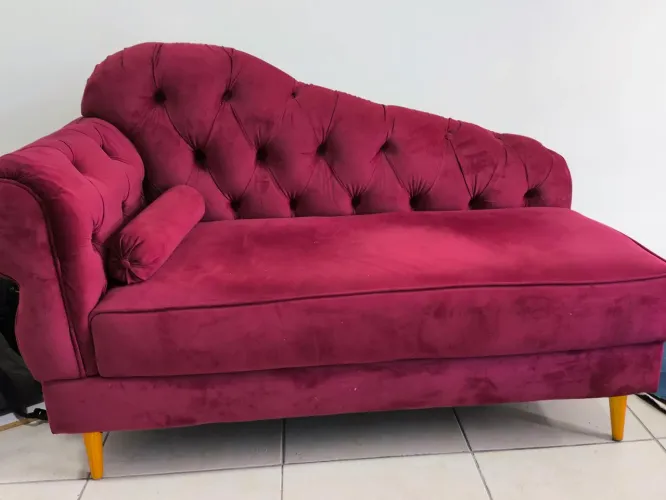 Divã charmoso vermelho