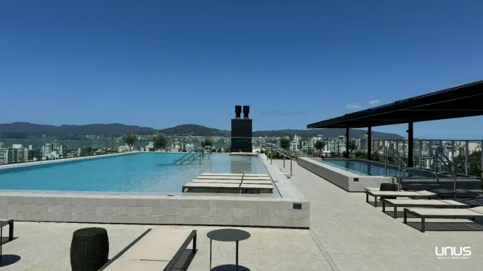 Apartamento com 3 suítes em Florianópolis