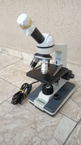 Microscópio Monocular 