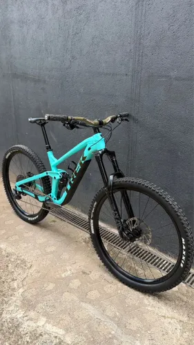 Bicicleta TREK Slash 8 2023