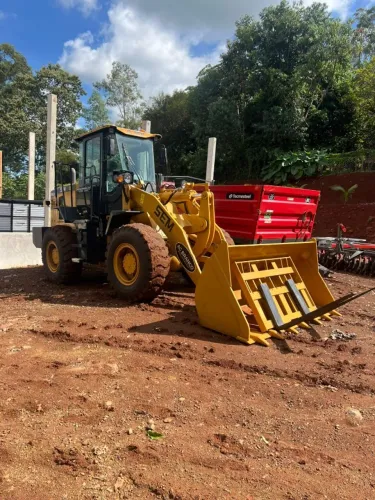 PA CARREGADEIRA 636D ANO 2025 APENAS 260 HORAS DE USO