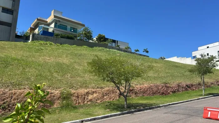 TERRENO À VENDA NA PARTE ALTA DO CONDOMÍNIO RIVIERA PARK