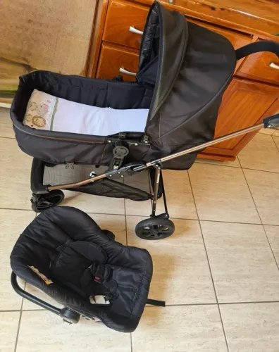 Carrinho semi novo de bebê unissex