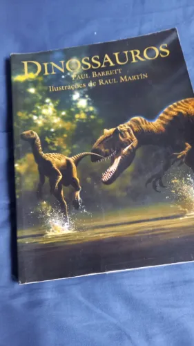Livro dinossauros/ Raul Martin 