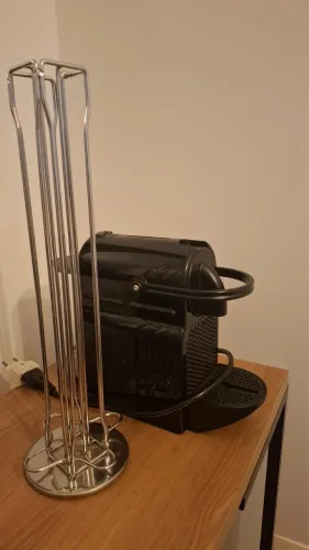 Cafeteira com porta cápsulas