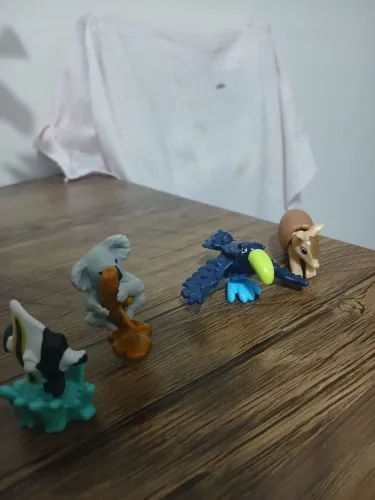Brinquedos kinder ovo