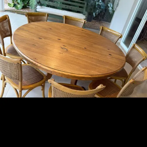 Mesa de Jantar Elegante de Madeira, Redonda, 8 Lugares, Diâmetro 1,6m