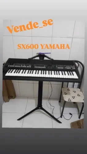 Teclado musical arranjador Yamaha SX600