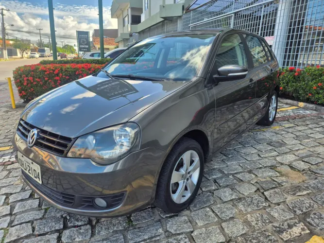 Volkswagen Polo 1.6 Mi/s.ouro 1.6 MI Tot.flex 8V 5P 2014