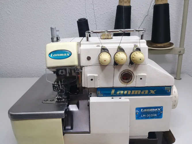 Máquina Overlok Industrial semi nova