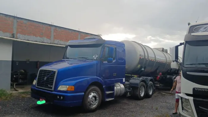 Volvo NH 380<br>ANO 2002<br>MOTOR  REVISADO <br>VALOR 150