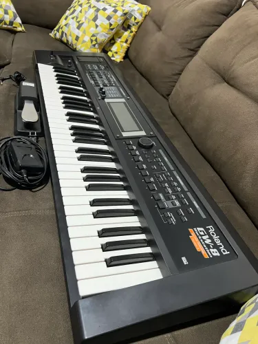 Teclado Roland GW8.