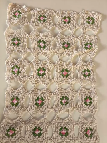 Caminho de mesa crochê 