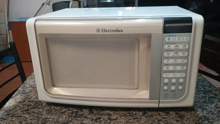 Microondas Electrolux 23-Litros Usado