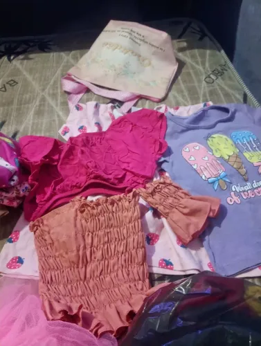 Tenho peças de roupas usadas 1 única ATE 20 REAIS