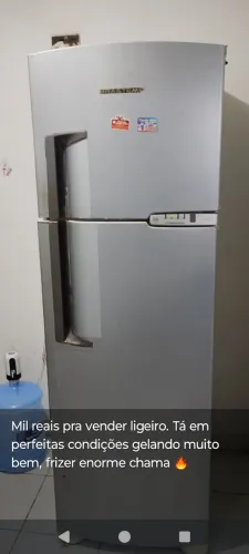 Geladeira muita boa, em perfeitas condições frizer enorme.