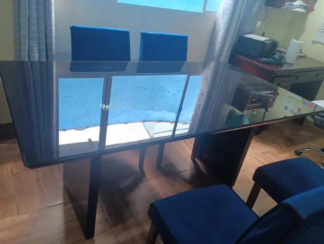 Vendo Mesa de Jantar c/ 6 Cadeiras