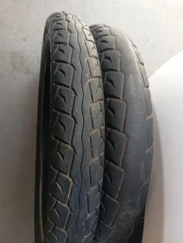 Vendo 2 pneu de pop 110 dianteiro e traseiro Levorin