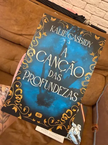Livro A Canção das Profundezas ? Kalie Cassidy