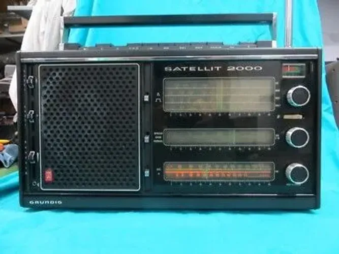 Grundig satellit 2000