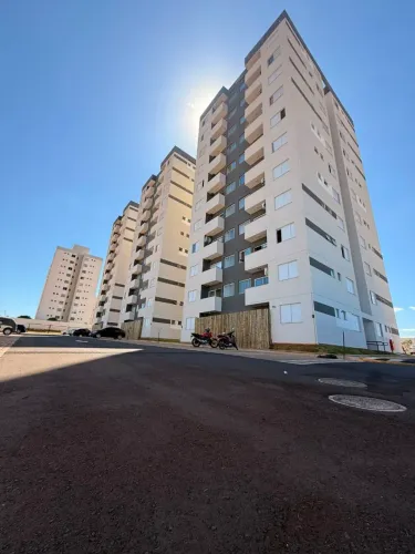 Apartamento c/ suite e sacada.